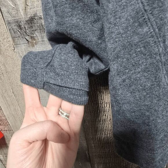 5/$25 Athleta Womans Size Medium Clarity VNeck Lightweight Sweatshirt - Picture 2 of 5